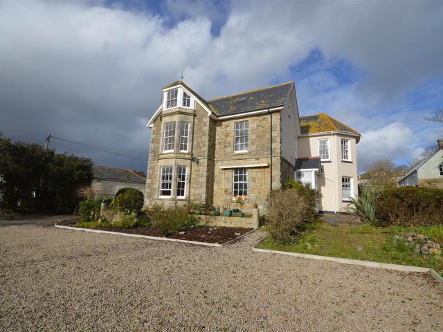 Apartment for rent in Marazion