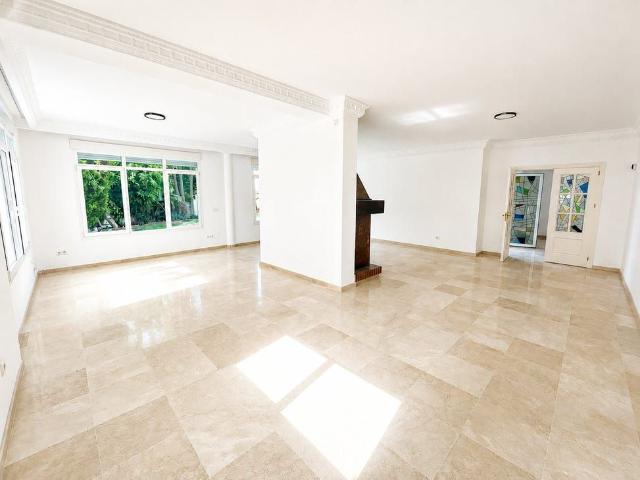 Casa en alquiler en Nueva Andalucía, Costa del Sol Occidental