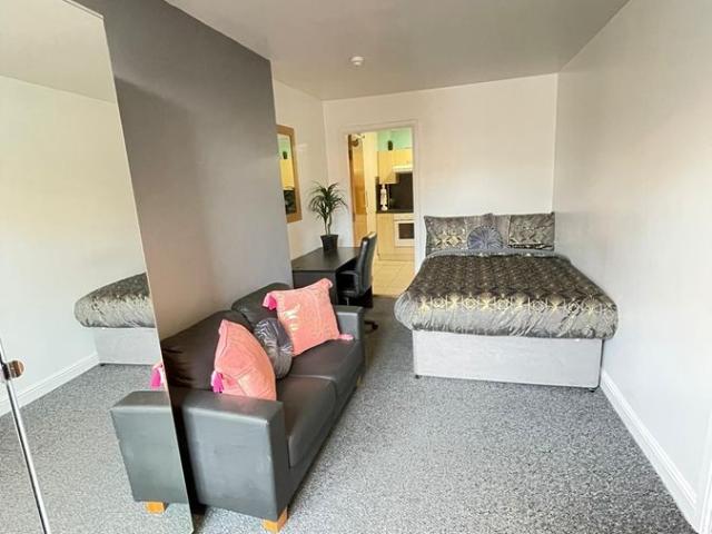Studio for rent in Bede Island, Leicester