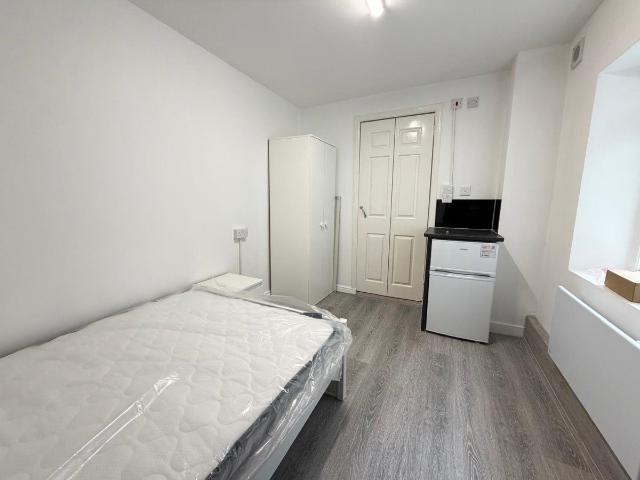 Room for rent in Saint Pancras, Greater London