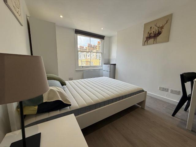 Room for rent in Saint Pancras, Greater London