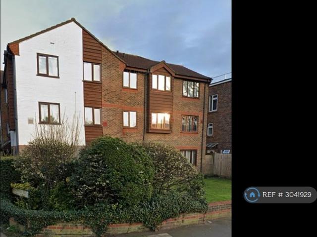 Apartment for rent in Vicarage Farm, Greater London