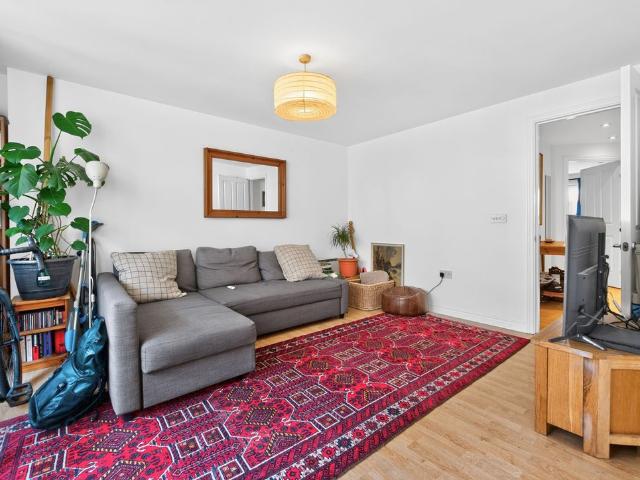 Apartment for rent in Shacklewell, Greater London
