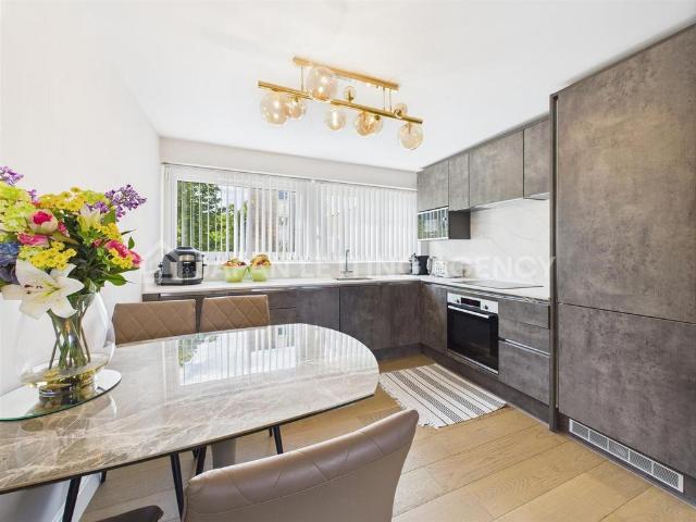 House for rent in London Borough of Ealing, Park Royal