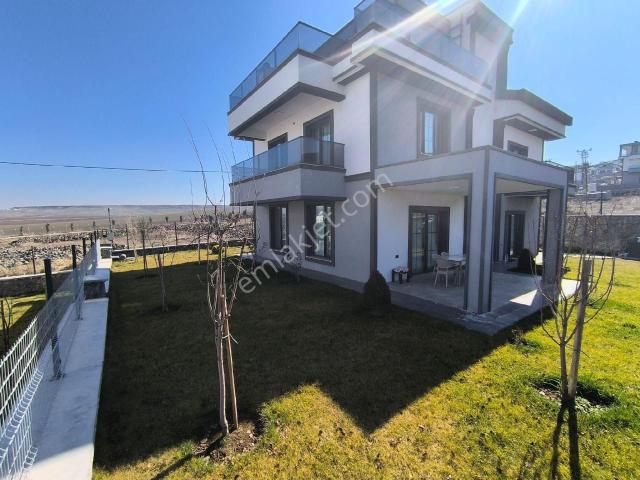 Bağlar içerisinde satılık Villa