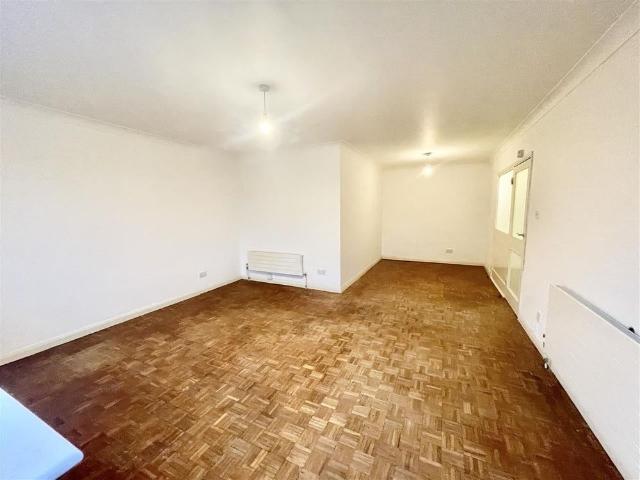 Apartment for rent in Hatch End, Greater London