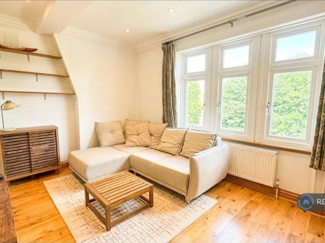 Apartment for rent in Belsize Park, Greater London