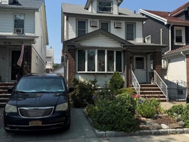 House for sale in Queens, Arverne