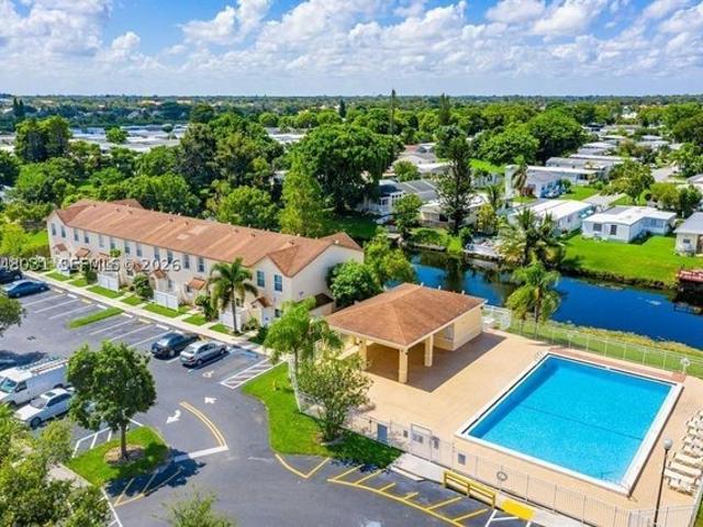 Townhouse for sale in Margate, Florida