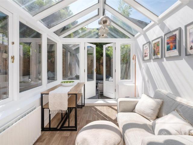 Apartment for rent in Clapham, Greater London