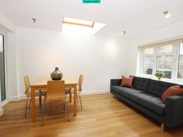Apartment for rent in Blenheim Gardens Estate, Greater London