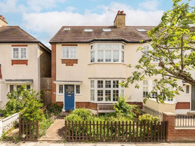 House for rent in Summerstown, Greater London