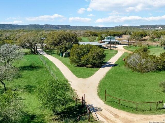 House for sale in Center Point, Texas