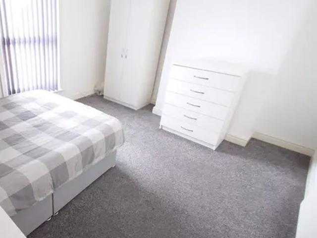 House for rent in Calderstones