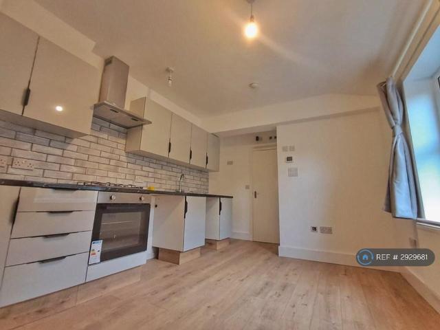 Apartment for rent in London Borough of Merton, Greater London