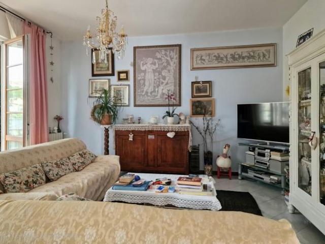 Villa Indipendente in vendita a Marina di Massa, Marina Di Massa