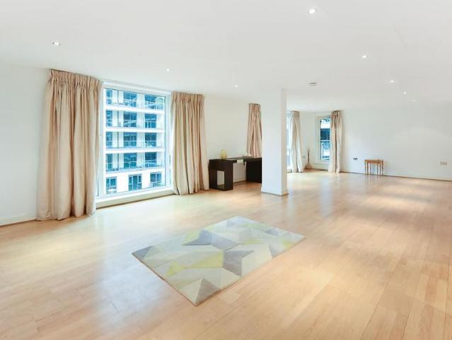 Apartment for rent in Imperial Wharf, Greater London
