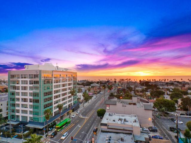 Apartment for rent in Canoga Park, California