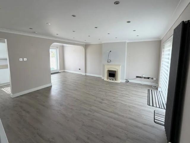 Townhouse for rent in Murdishaw, Halton