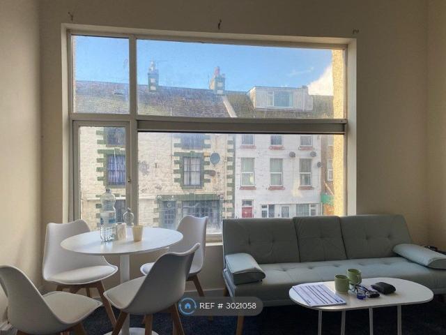 Apartment for rent in Pensarn, Wales