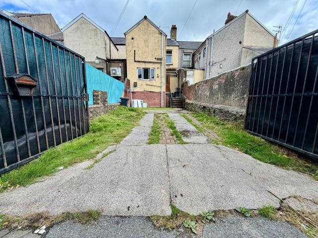Apartment for rent in Cwm, Wales
