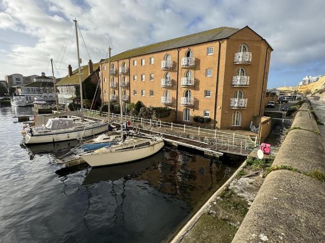 Apartment for rent in Brighton Marina Village, Roedean