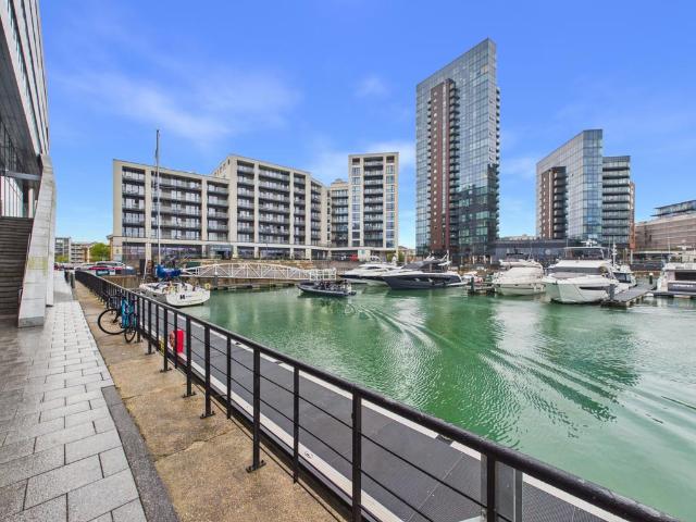 Apartment for rent in Ocean Village, Southampton