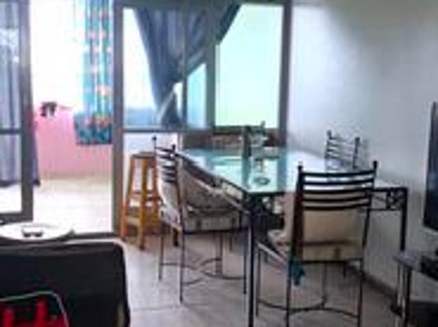 Apartment for rent in Goodwood, Western Cape
