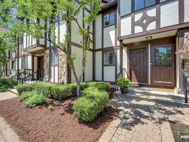 Condo for sale in Mahwah, New Jersey