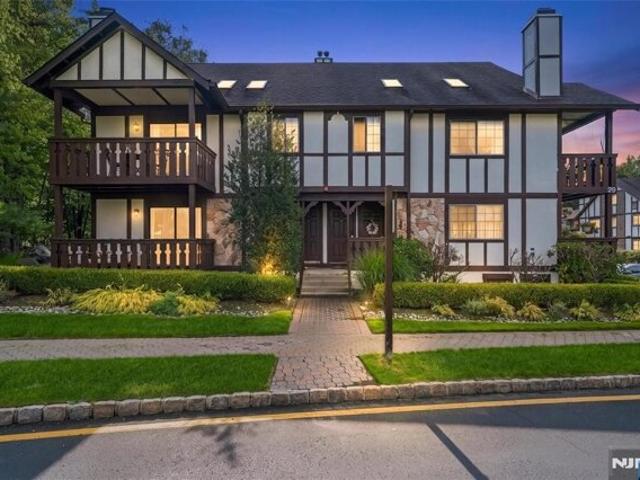 Condo for sale in Society Hill, Mahwah
