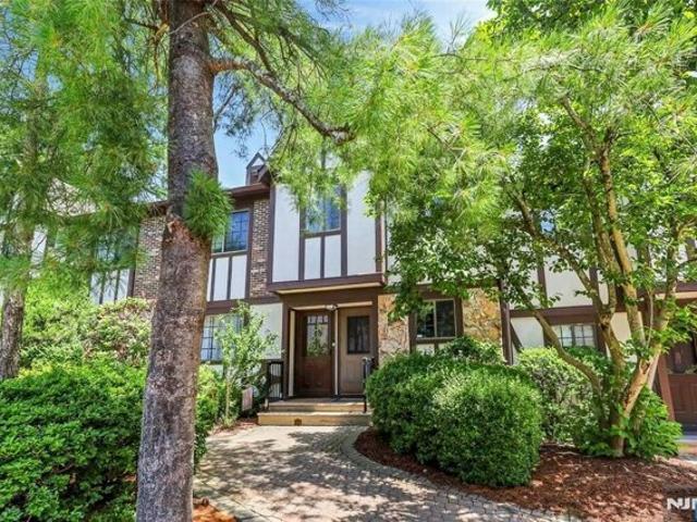 Condo for sale in Mahwah, New Jersey