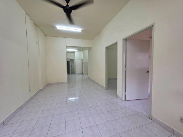 Apartment for sale in Seri Kembangan, Majlis Bandaraya Subang Jaya