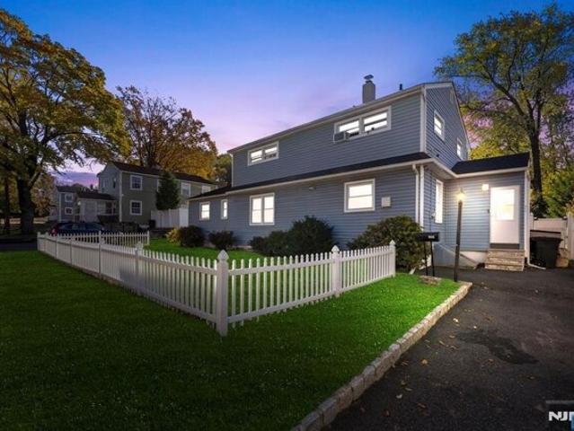 House for sale in Elmwood Park, New Jersey