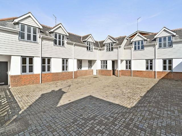 Apartment for rent in Lambourne, Epping