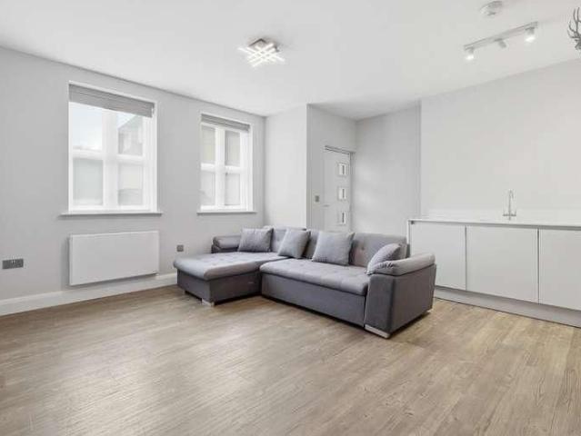 Apartment for rent in Lambourne, Epping