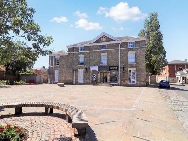 Apartment for rent in Chelmondiston, Suffolk