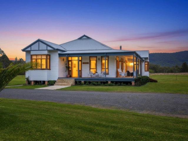 Cottage for sale in Red Hill, Mid-Coast Council