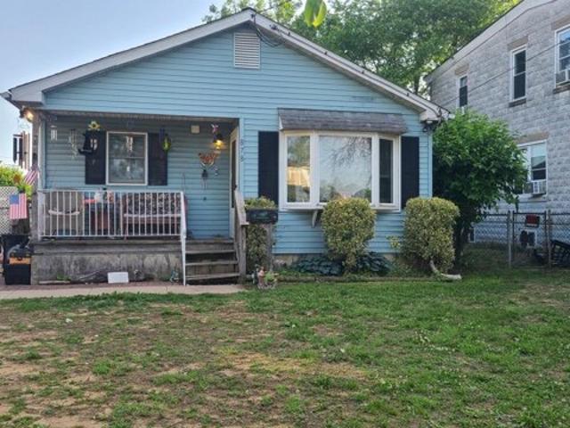 House for sale in Gloucester City