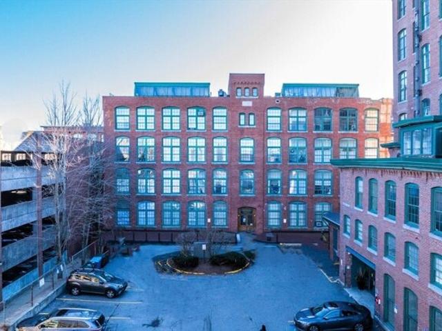 Condo for sale in Lowell