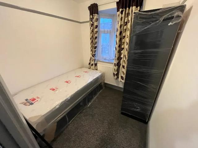 Room for rent in Plashet, Greater London