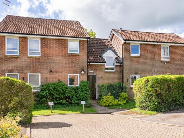 Apartment for rent in Pachesham Park, Surrey