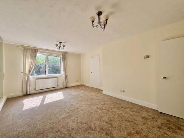 Apartment for rent in Branksome Park, Poole