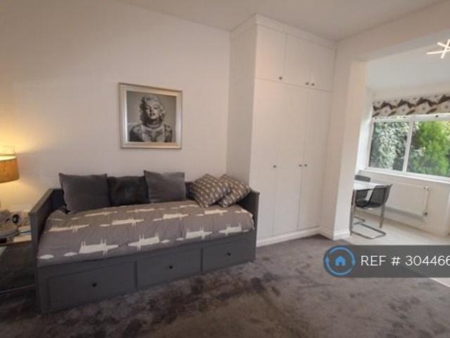 Apartment for rent in Greenhill, Greater London