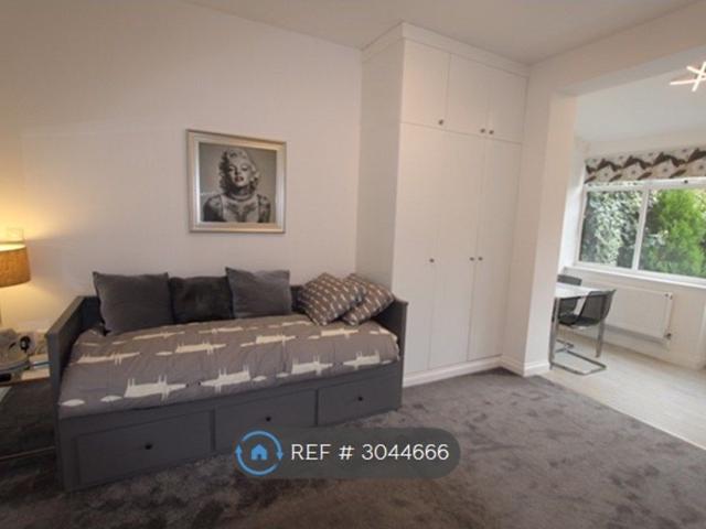 Studio for rent in Wealdstone, Greater London