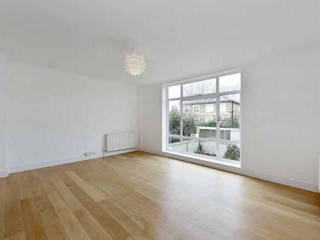 Townhouse for rent in St. John's Wood, Greater London