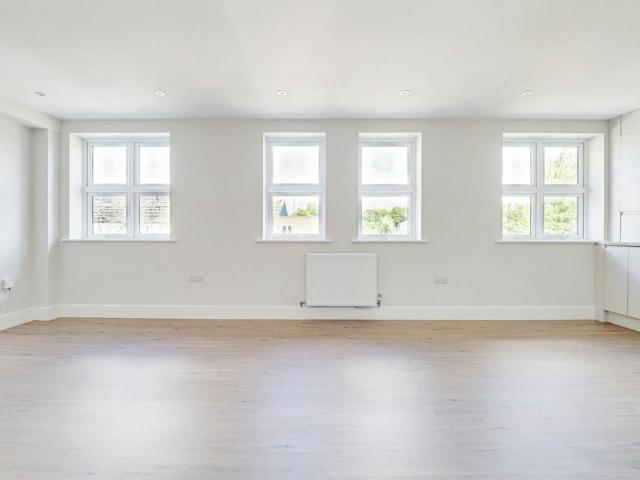 Apartment for rent in Hatching Green, Five Acres