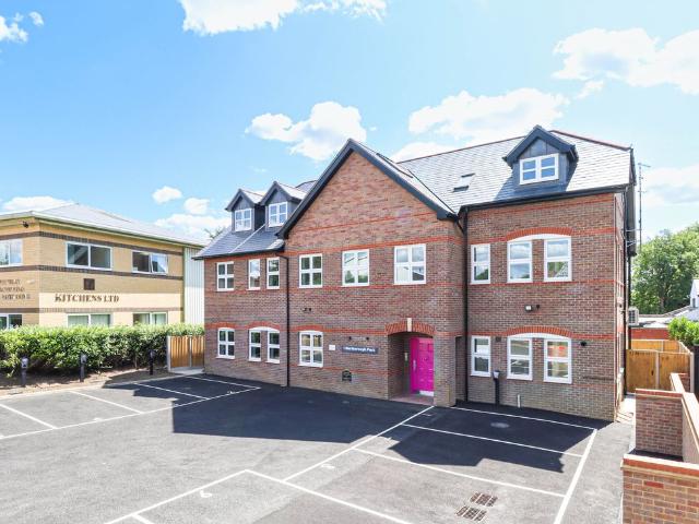 Apartment for rent in Hatching Green, Five Acres