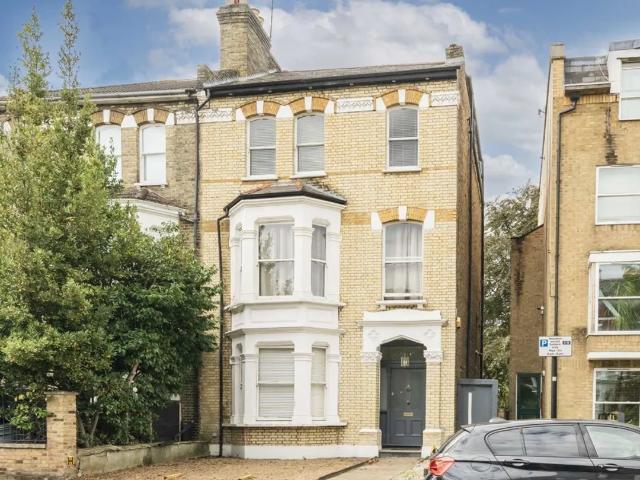 Apartment for rent in London Borough of Hounslow, Strand