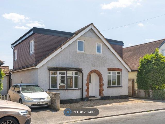 Studio for rent in Lower Halliford, Surrey