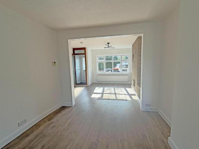 House for rent in Queens Park, Bedford